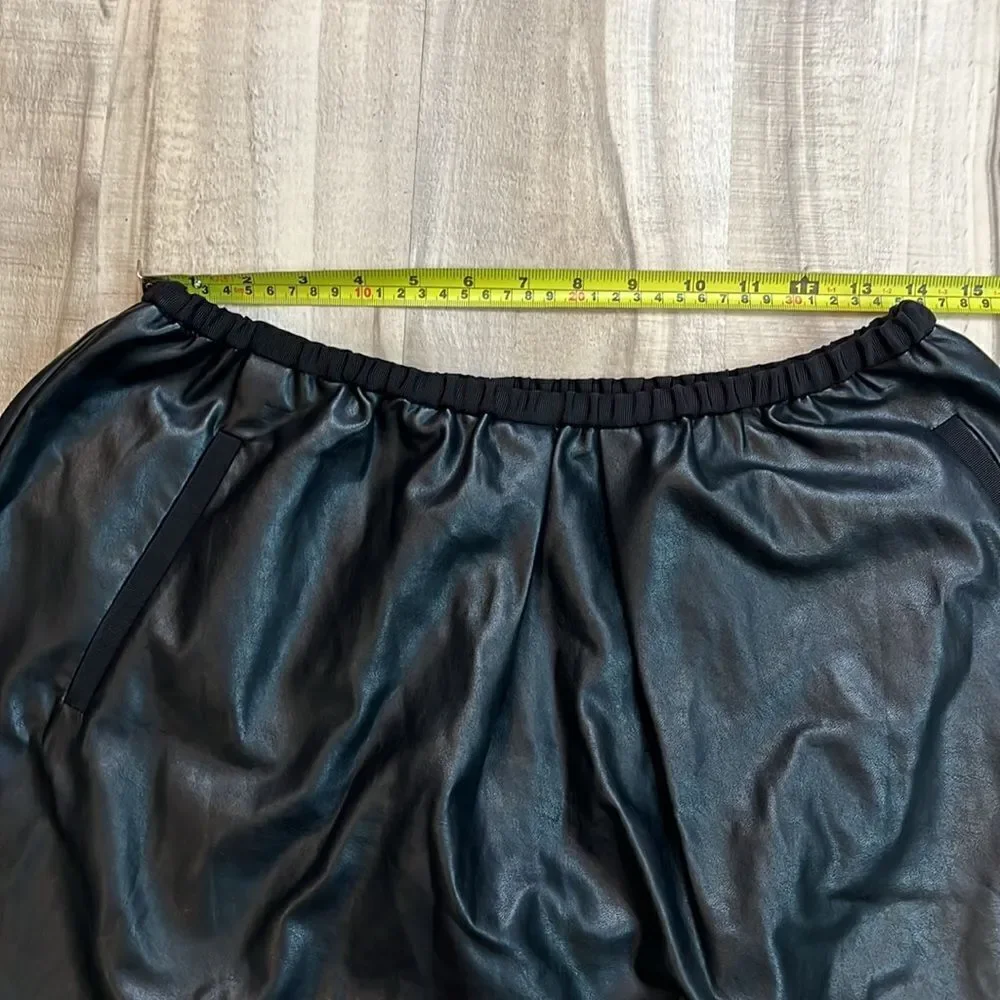 Artizia Babaton Mini Skirt Black Faux Vegan Leather Skater w/ pockets sz Medium